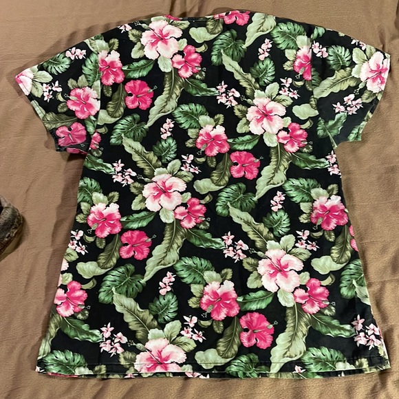 Lot of 3 size small scrub tops - different brands - see below for measurements - Picture 3 of 7